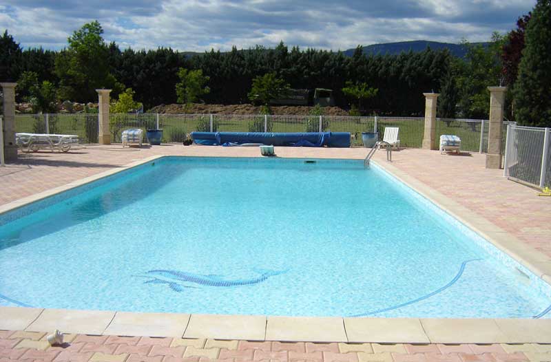 Piscine gite fayence